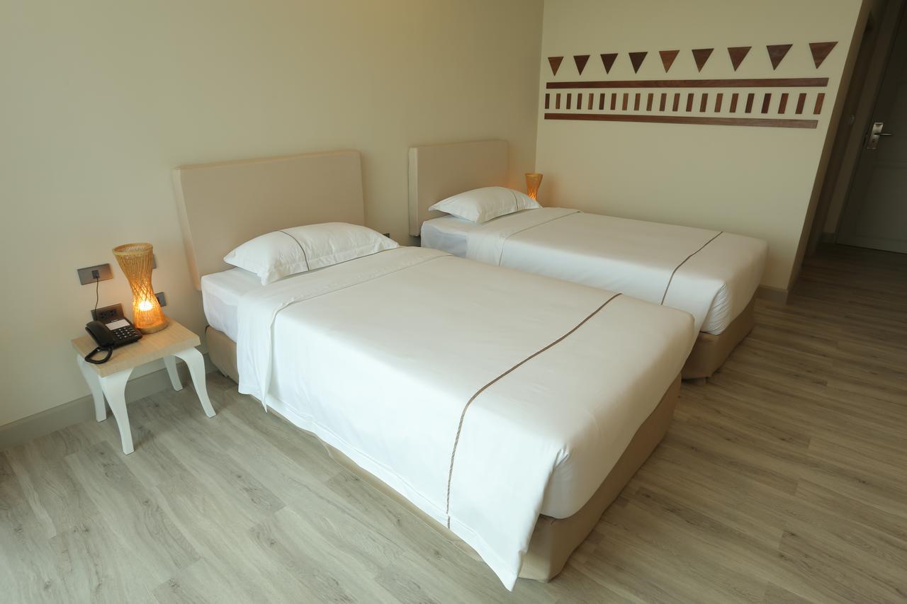 Navela Hotel & Convention Ratchaburi Buitenkant foto