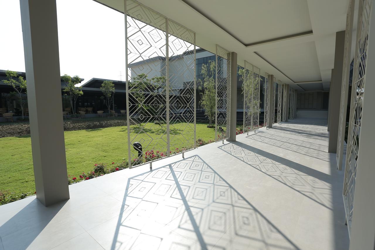 Navela Hotel & Convention Ratchaburi Buitenkant foto