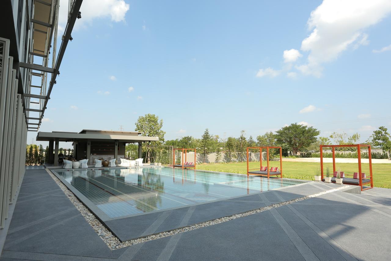 Navela Hotel & Convention Ratchaburi Buitenkant foto
