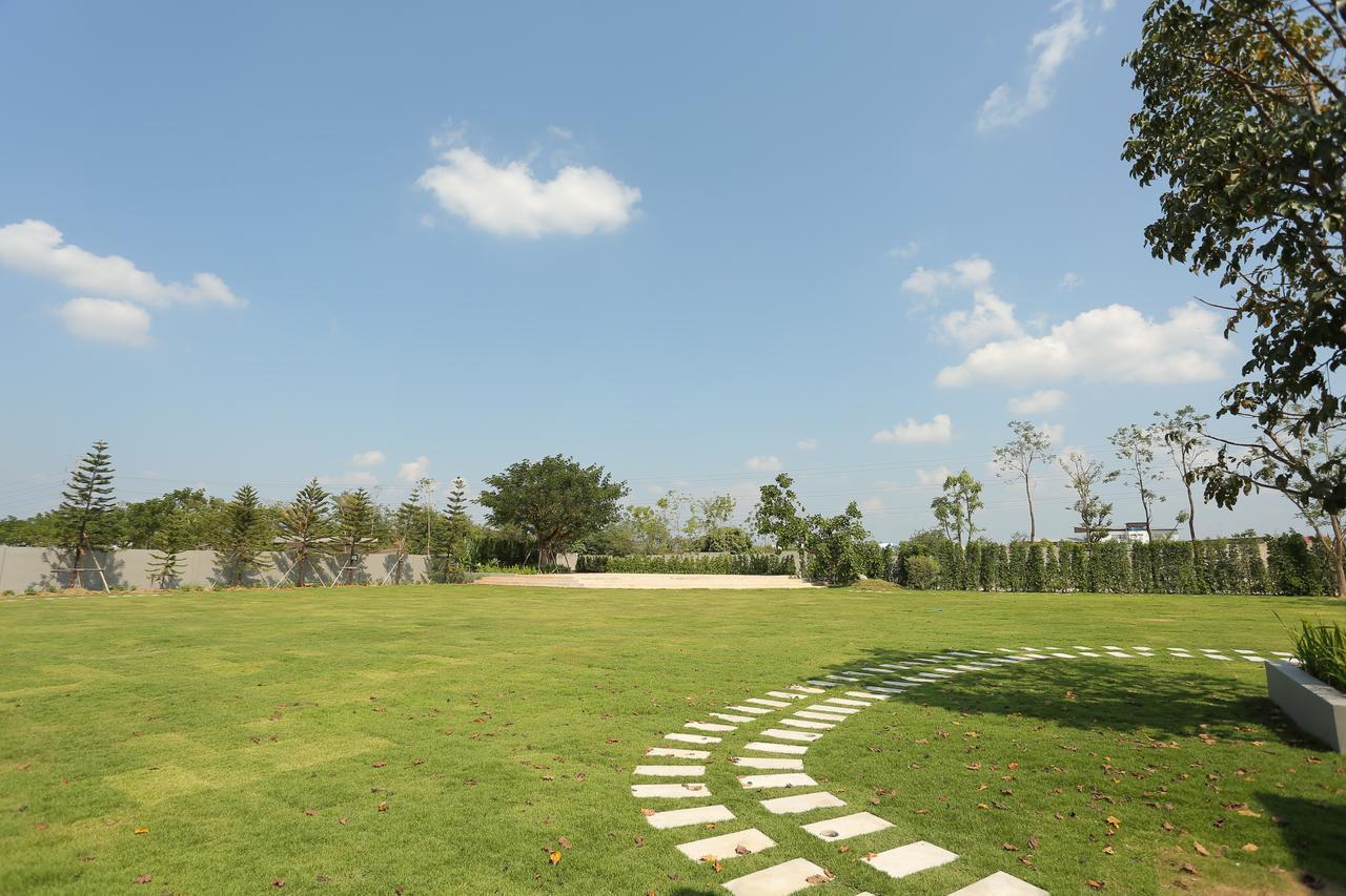Navela Hotel & Convention Ratchaburi Buitenkant foto