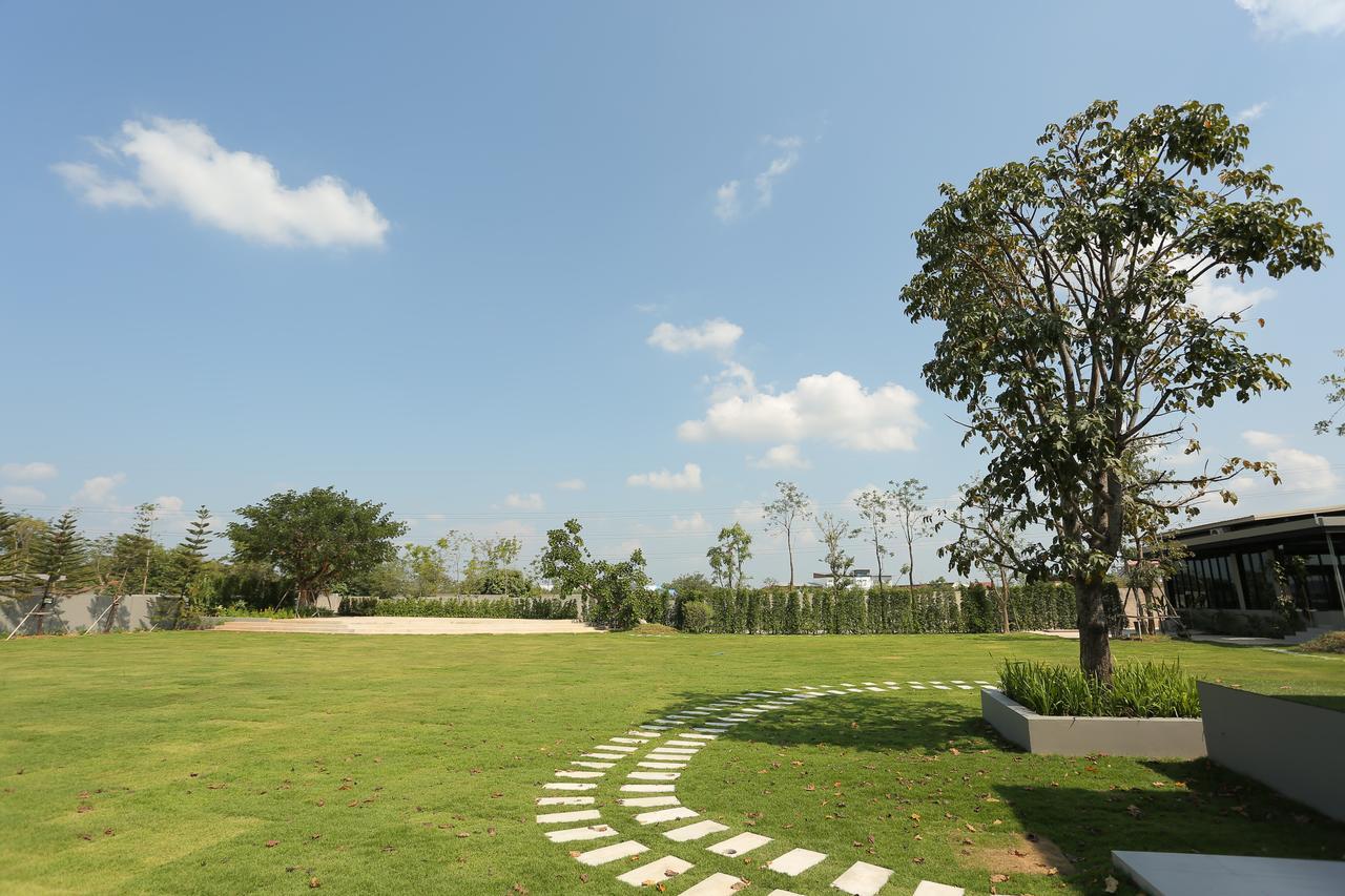 Navela Hotel & Convention Ratchaburi Buitenkant foto