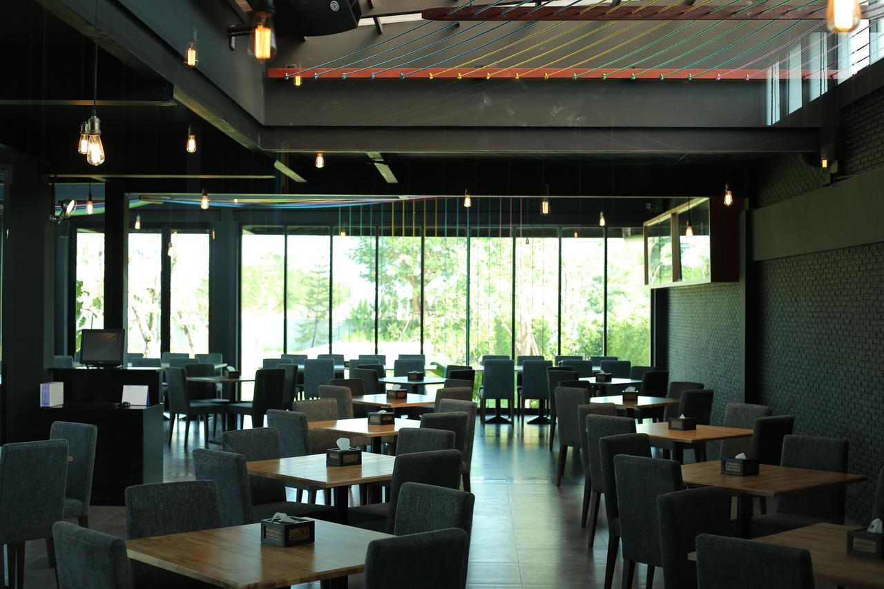 Navela Hotel & Convention Ratchaburi Buitenkant foto