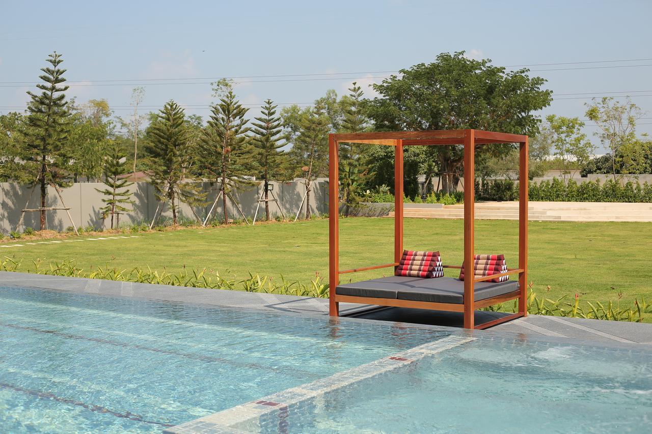 Navela Hotel & Convention Ratchaburi Buitenkant foto