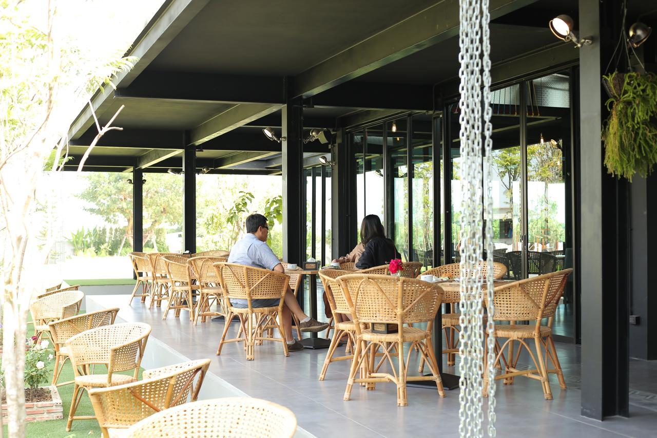 Navela Hotel & Convention Ratchaburi Buitenkant foto