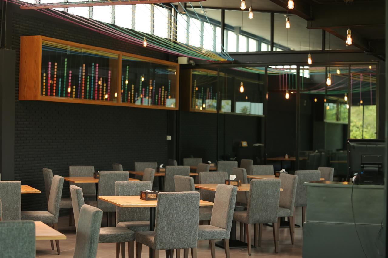 Navela Hotel & Convention Ratchaburi Buitenkant foto