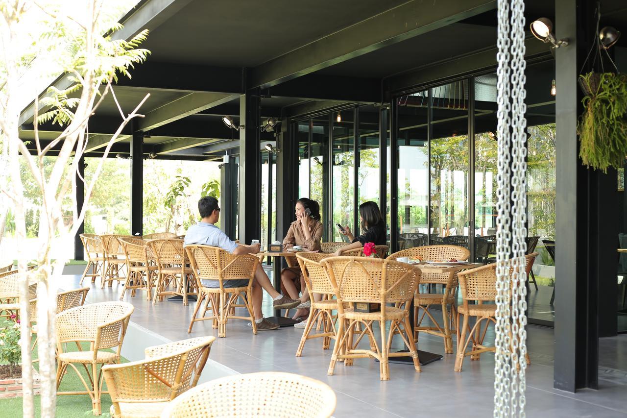 Navela Hotel & Convention Ratchaburi Buitenkant foto